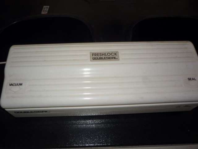 FRESHLOCK VACUUM SEALER